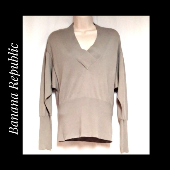 Banana Republic Sweater V-Neck Surplice Tan Small